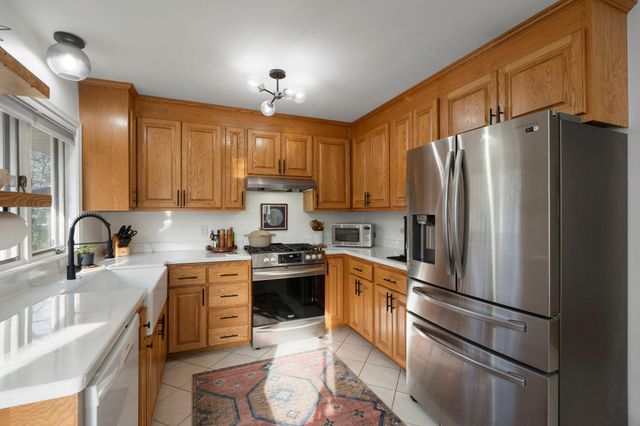 8125 Lea Road, Bloomington, MN 55438