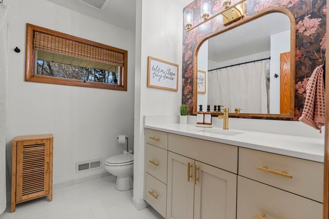 8125 Lea Road, Bloomington, MN 55438