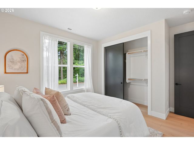 1400 Se River Forest Rd, Portland, OR 97267