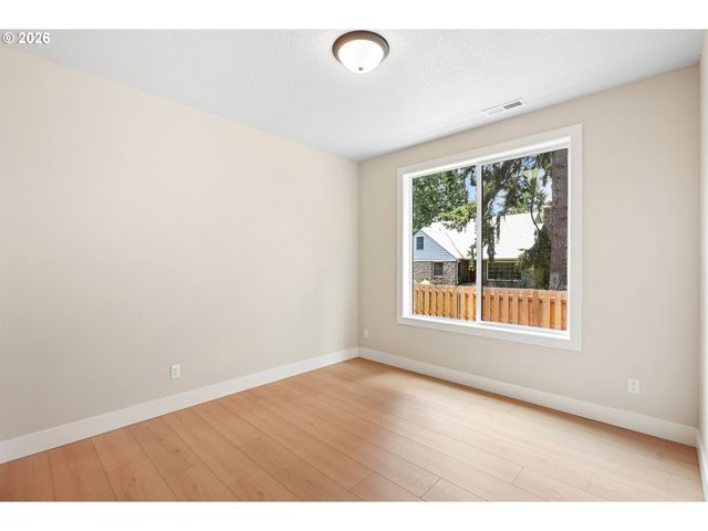 1400 Se River Forest Rd, Portland, OR 97267