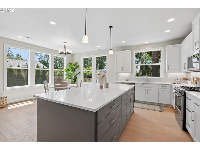 1400 Se River Forest Rd, Portland, OR 97267