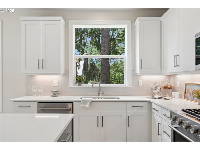 1400 Se River Forest Rd, Portland, OR 97267