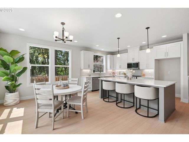 1400 Se River Forest Rd, Portland, OR 97267