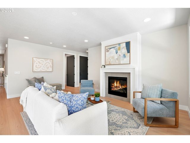 1400 Se River Forest Rd, Portland, OR 97267