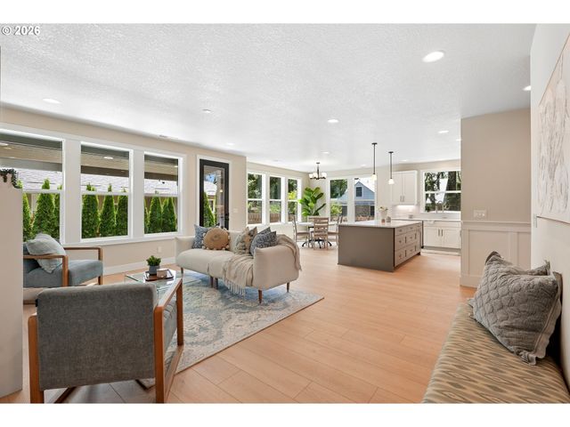 1400 Se River Forest Rd, Portland, OR 97267