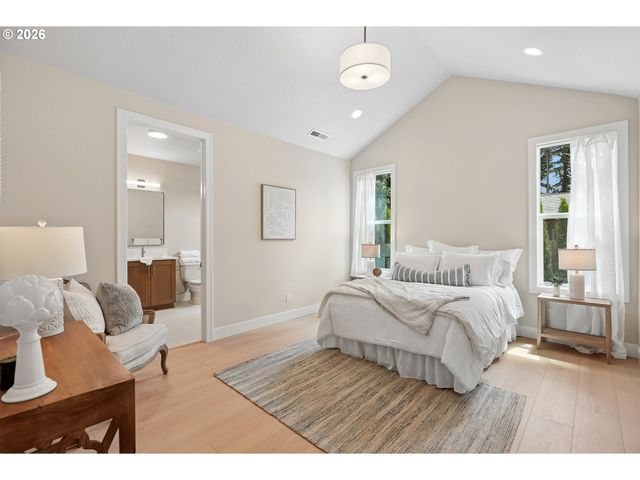 1400 Se River Forest Rd, Portland, OR 97267