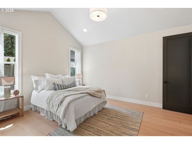 1400 Se River Forest Rd, Portland, OR 97267