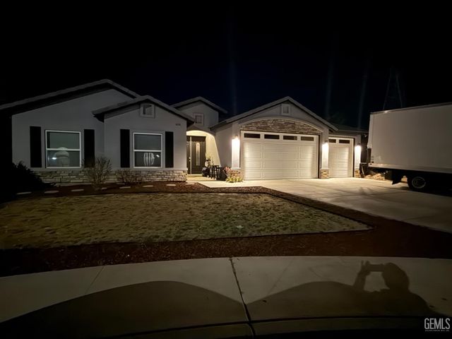 6106 Boden Place, Bakersfield, CA 93306