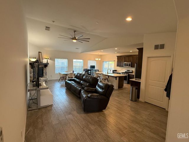 6106 Boden Place, Bakersfield, CA 93306