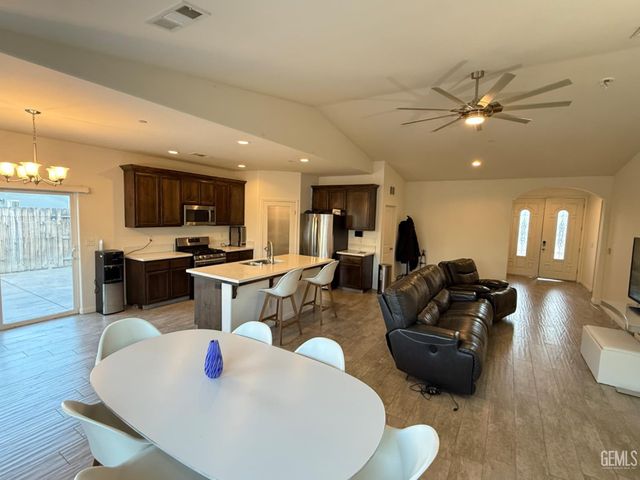 6106 Boden Place, Bakersfield, CA 93306