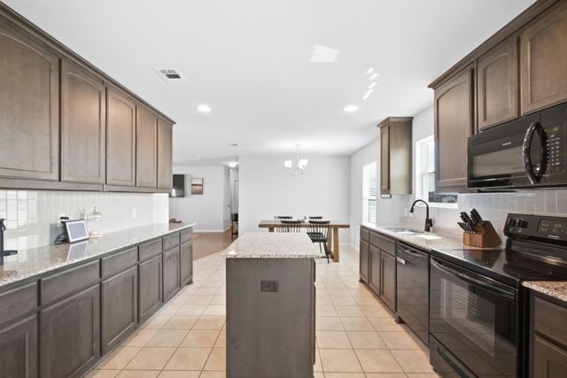 200 Live Oak Lane, Decatur, TX 76234