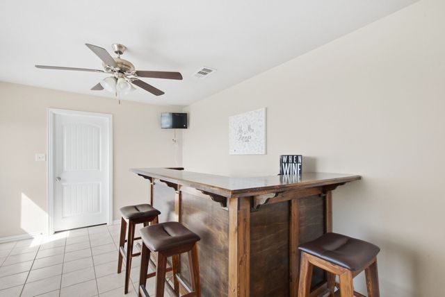200 Live Oak Lane, Decatur, TX 76234