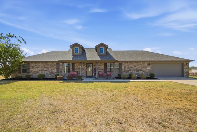 200 Live Oak Lane, Decatur, TX 76234
