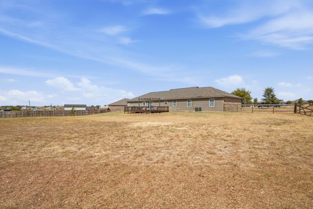 200 Live Oak Lane, Decatur, TX 76234