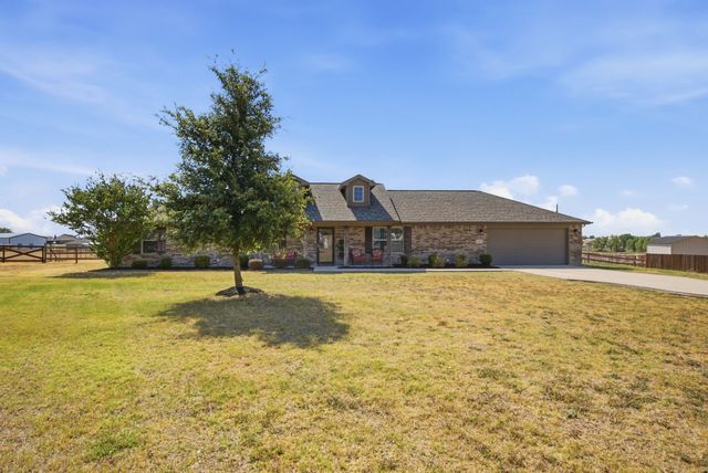 200 Live Oak Lane, Decatur, TX 76234