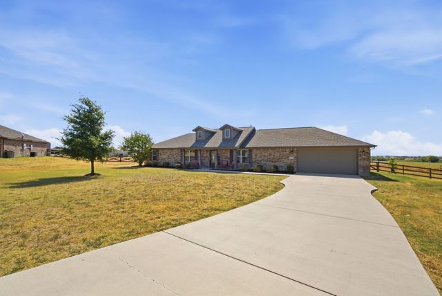 200 Live Oak Lane, Decatur, TX 76234