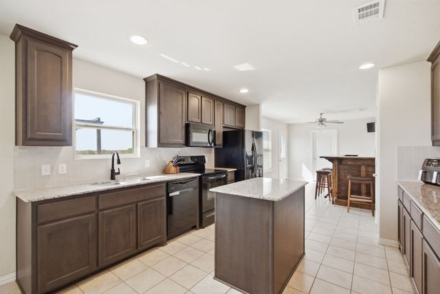 200 Live Oak Lane, Decatur, TX 76234