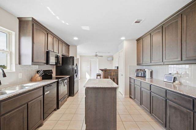 200 Live Oak Lane, Decatur, TX 76234