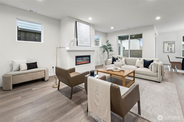 1595 Lockridge Loop E, Enumclaw, WA 98022