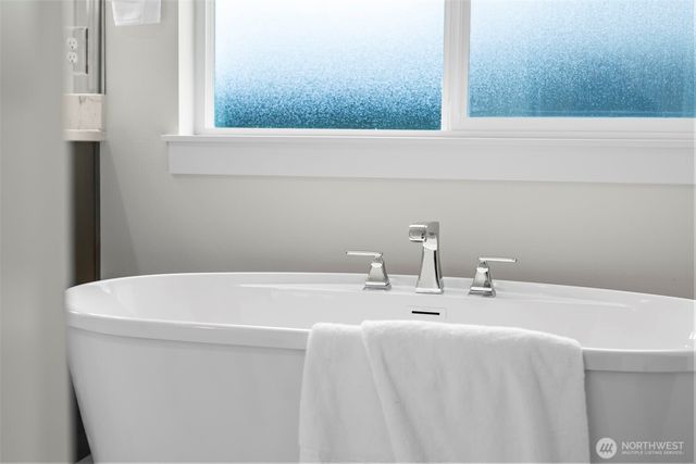 1595 Lockridge Loop E, Enumclaw, WA 98022