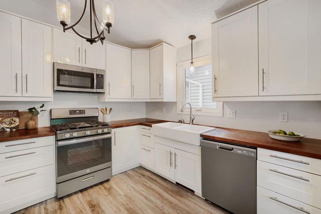 3458 Pilgrim Lane N, Plymouth, MN 55441