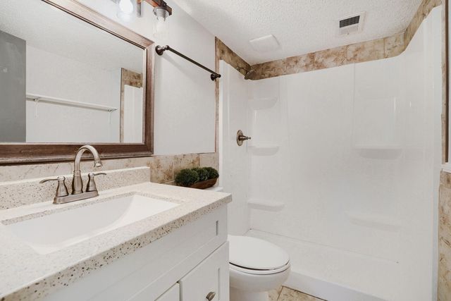 3458 Pilgrim Lane N, Plymouth, MN 55441
