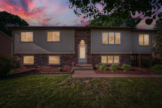 3458 Pilgrim Lane N, Plymouth, MN 55441