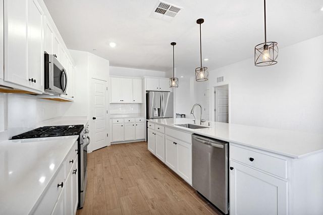 1150 Atlantica Drive S, Madera, CA 93636