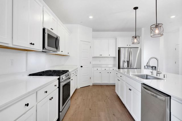 1150 Atlantica Drive S, Madera, CA 93636