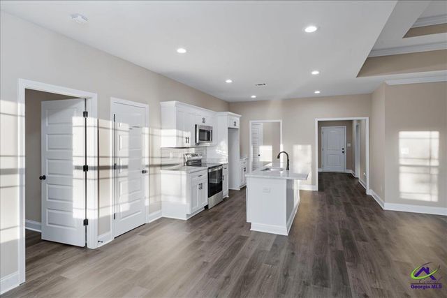 202 Eric Court, Byron, GA 31008
