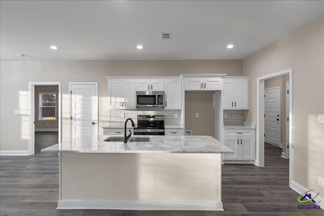 202 Eric Court, Byron, GA 31008