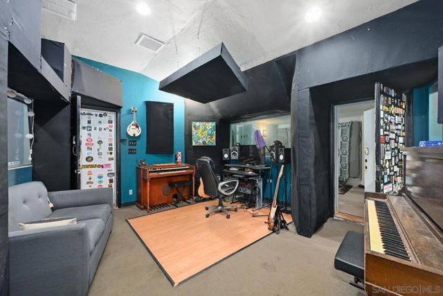 1500 S Citrus Ave., Escondido, CA 92027