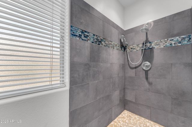 2418 E GLASS Lane, Phoenix, AZ 85042