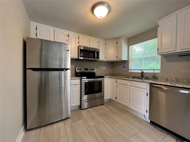 224 LAKEWOOD DRIVE, Debary, FL 32713
