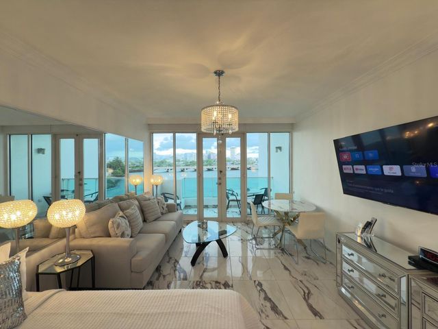 1 CONDADO LAGOON 319, San Juan, PR 00902