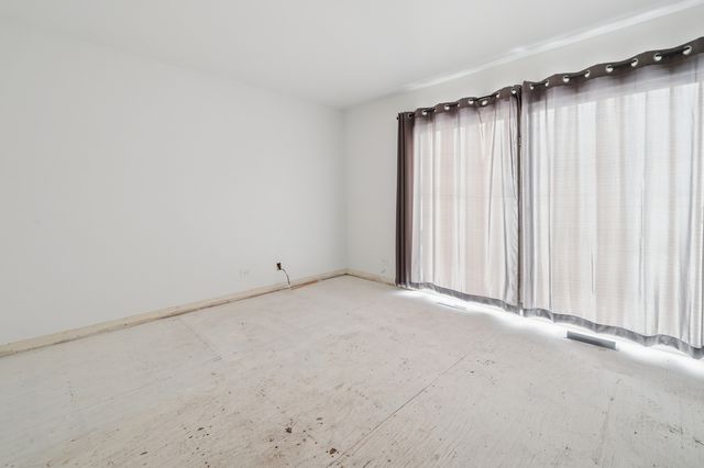 861 VILLAGE Circle 861, Marengo, IL 60152