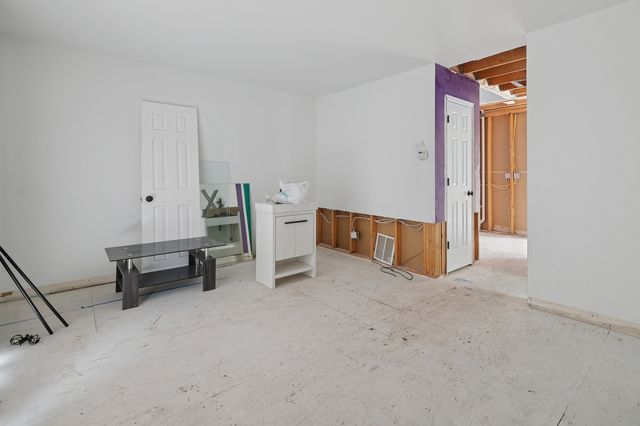 861 VILLAGE Circle 861, Marengo, IL 60152