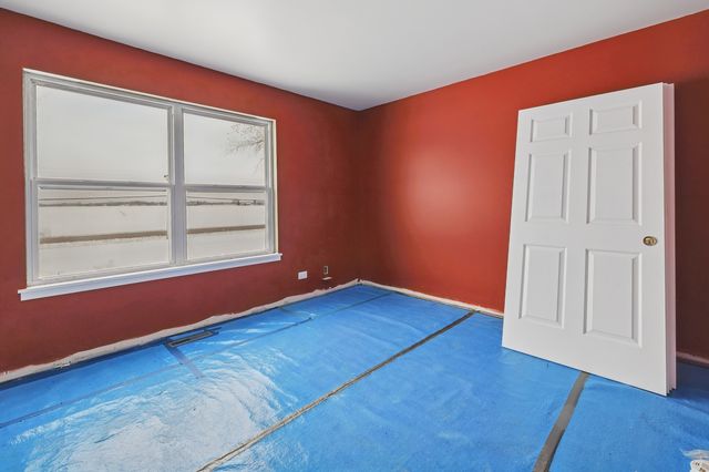 861 VILLAGE Circle 861, Marengo, IL 60152