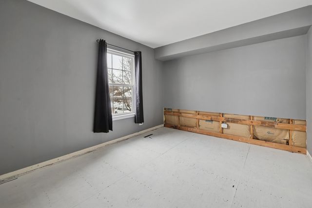 861 VILLAGE Circle 861, Marengo, IL 60152