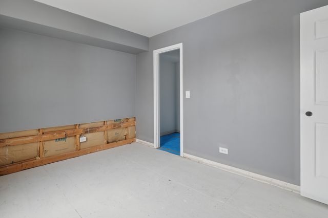 861 VILLAGE Circle 861, Marengo, IL 60152