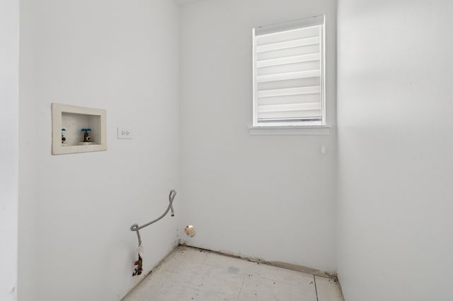 861 VILLAGE Circle 861, Marengo, IL 60152