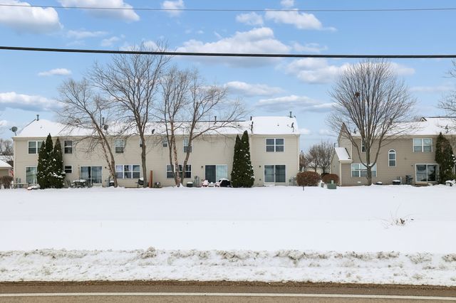 861 VILLAGE Circle 861, Marengo, IL 60152