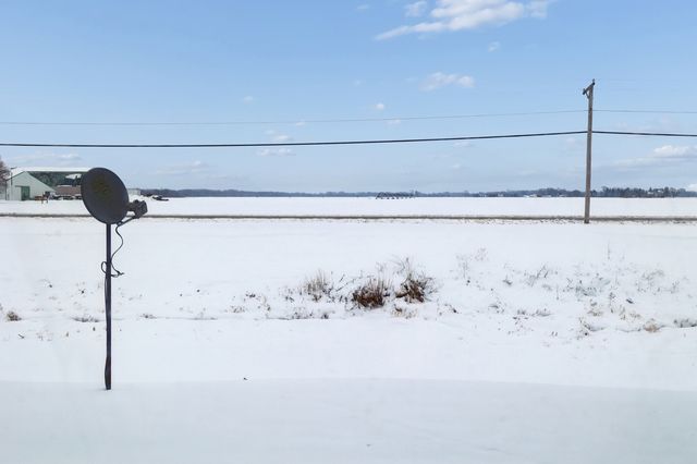 861 VILLAGE Circle 861, Marengo, IL 60152