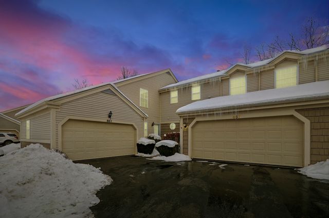 861 VILLAGE Circle 861, Marengo, IL 60152