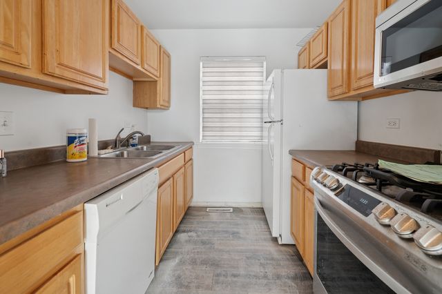 861 VILLAGE Circle 861, Marengo, IL 60152