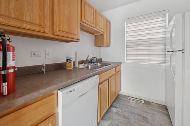 861 VILLAGE Circle 861, Marengo, IL 60152