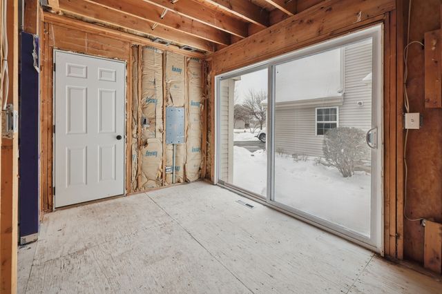 861 VILLAGE Circle 861, Marengo, IL 60152