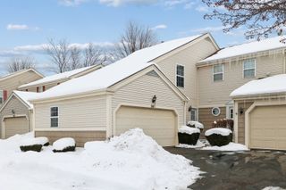 861 VILLAGE Circle 861, Marengo, IL 60152