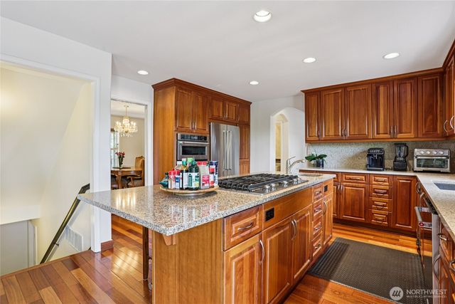 19301 SE 16th Street, Sammamish, WA 98075