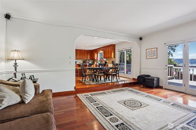 19301 SE 16th Street, Sammamish, WA 98075
